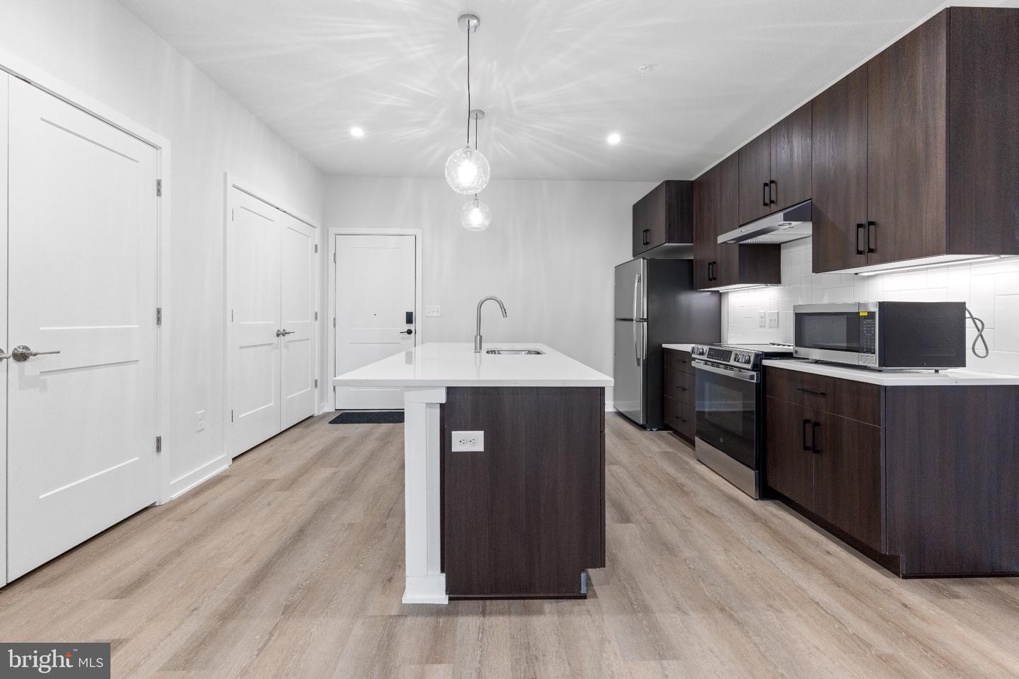 26 S YORK RD #205 Property Photo 1
