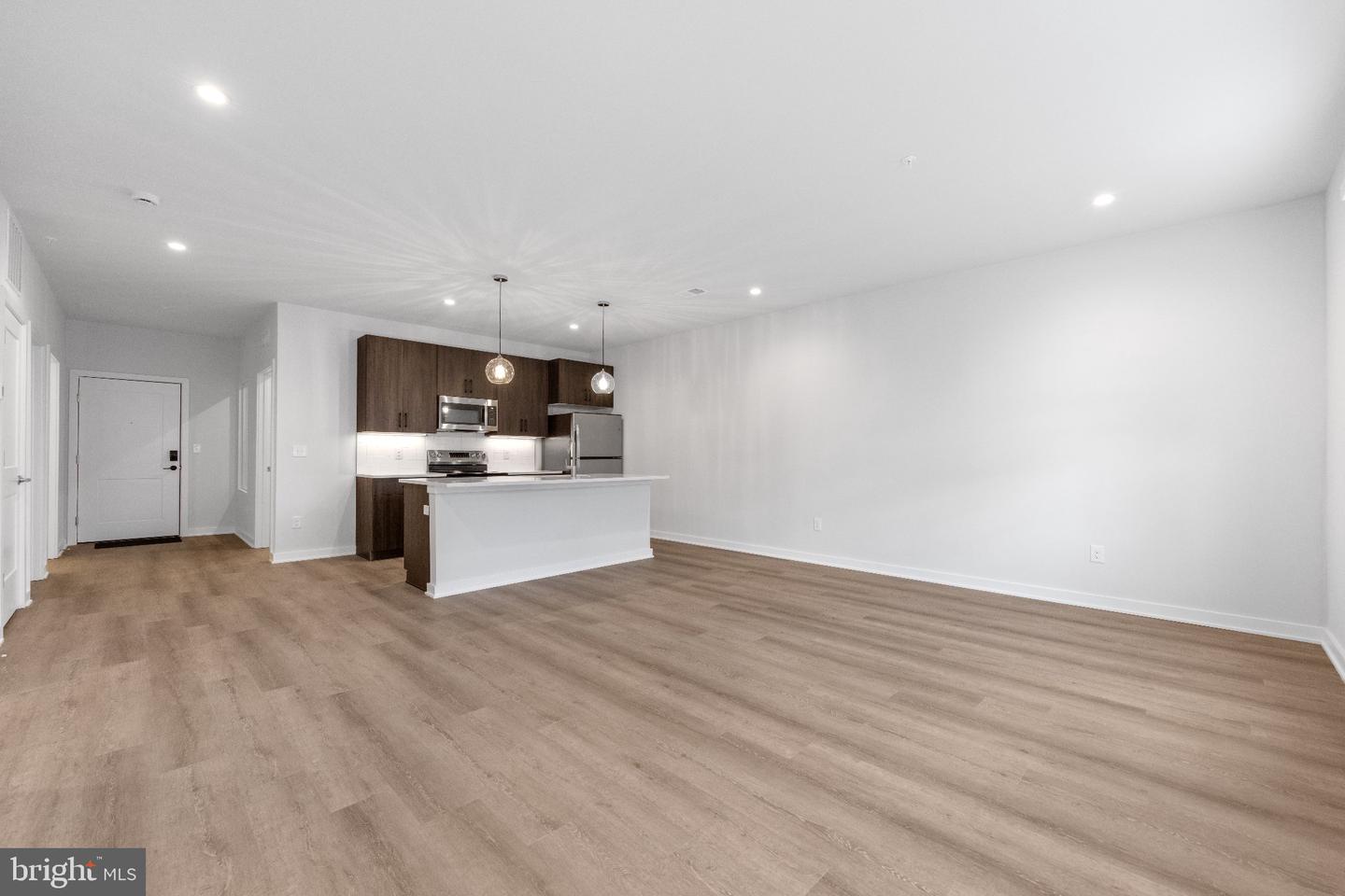 26 S York Rd #206 Property Photo 5
