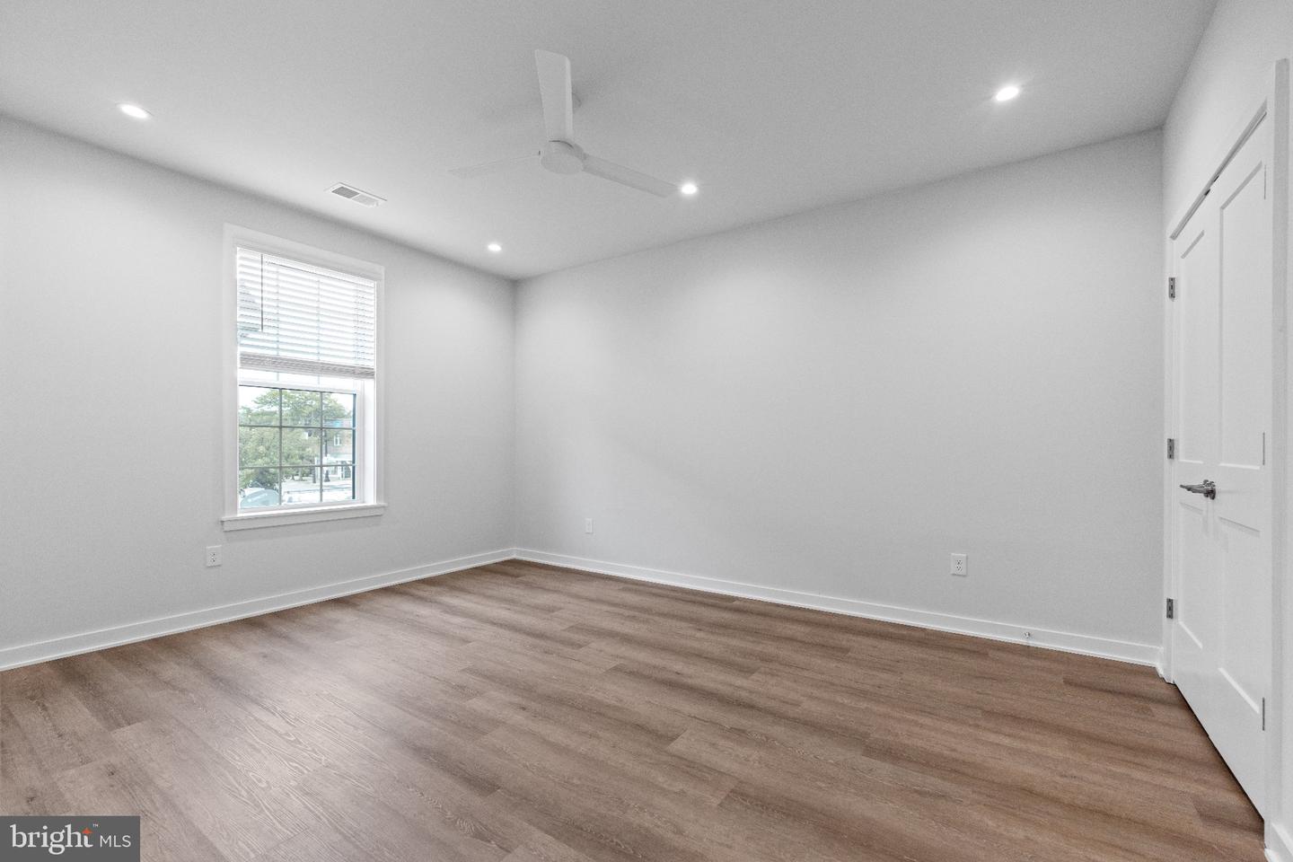 26 S York Rd #208 Property Photo 8