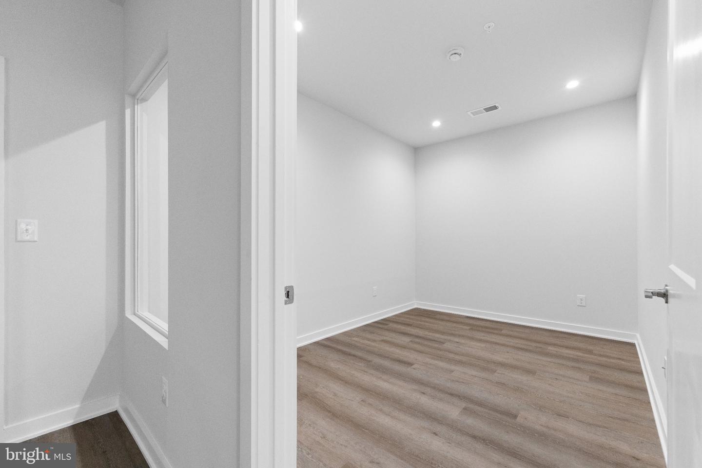 26 S York Rd #306 Property Photo 4