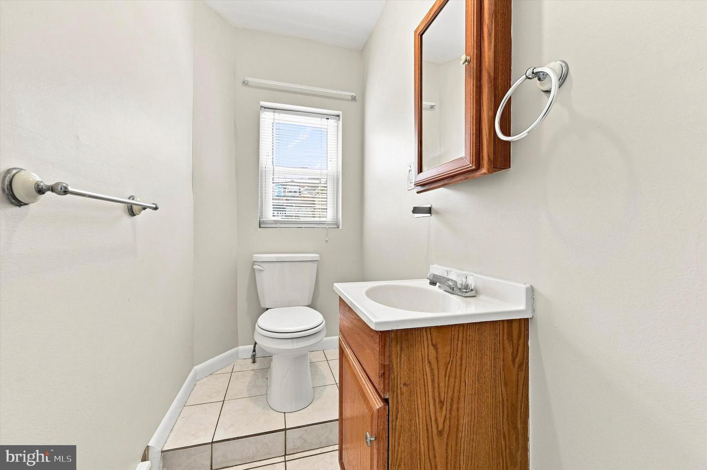 114 W 7th St Property Photo 9