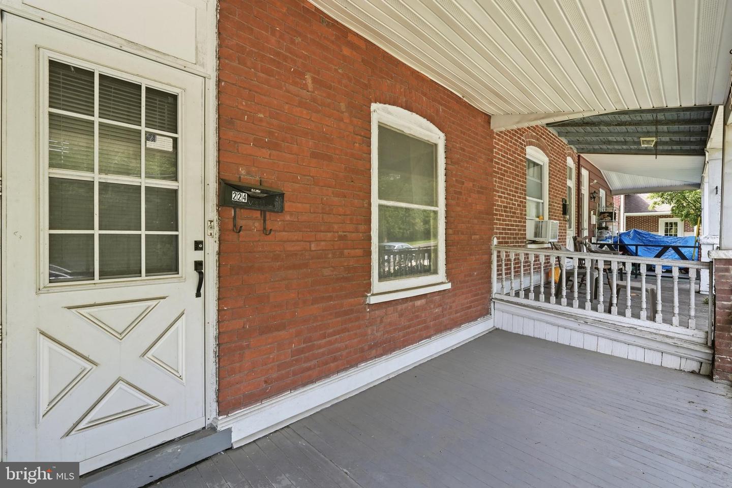 224 Railroad Ave Property Photo 3