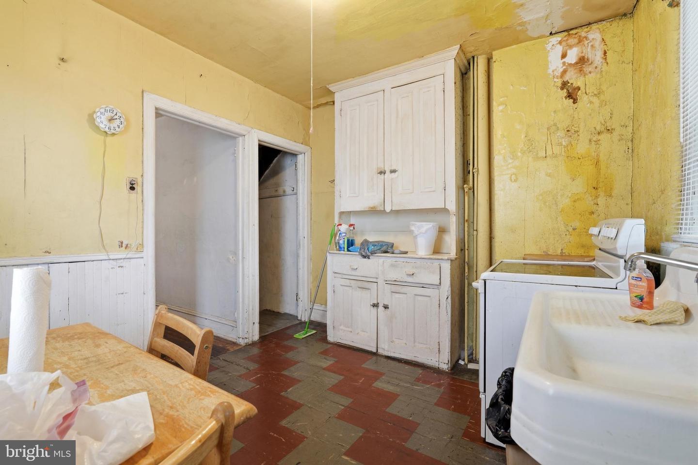224 Railroad Ave Property Photo 9