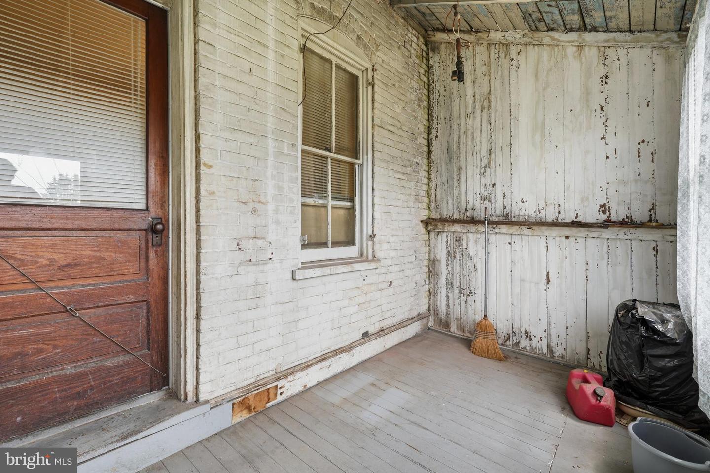 224 Railroad Ave Property Photo 11
