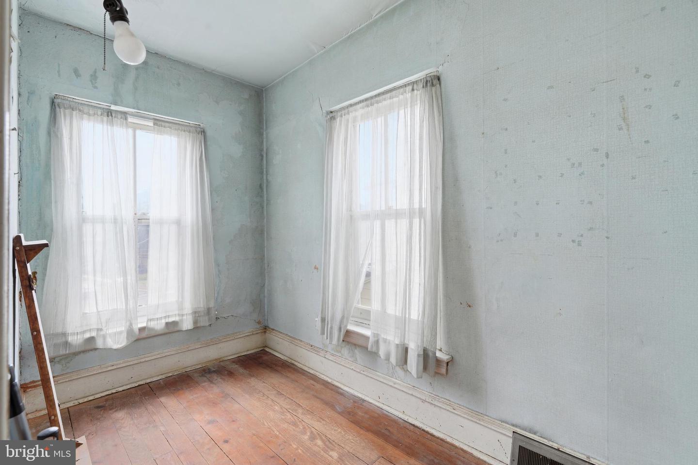 224 Railroad Ave Property Photo 13