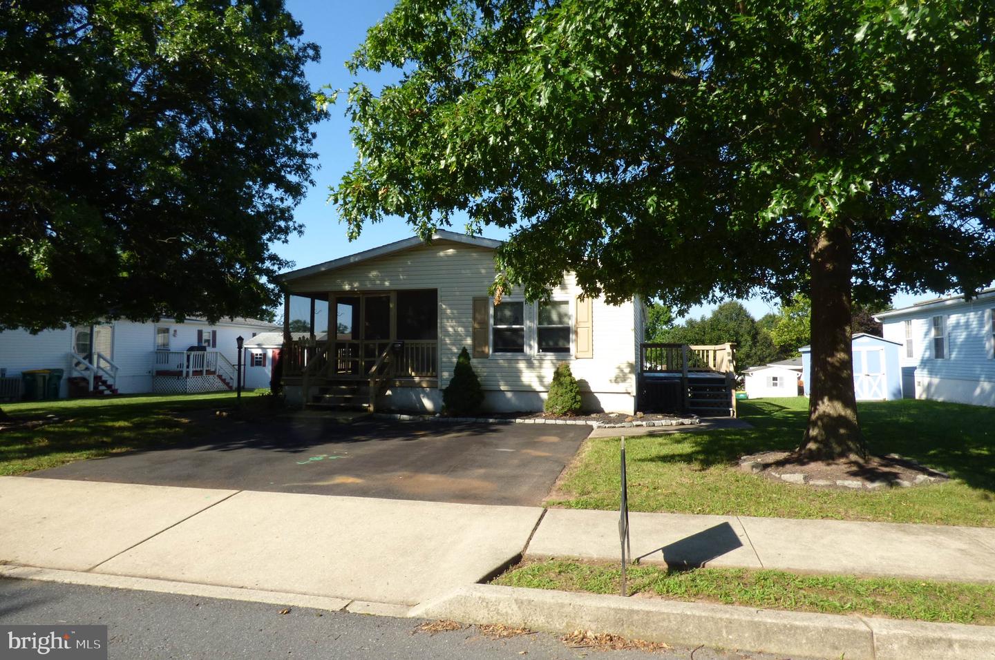 619 Mimosa St Property Photo 2