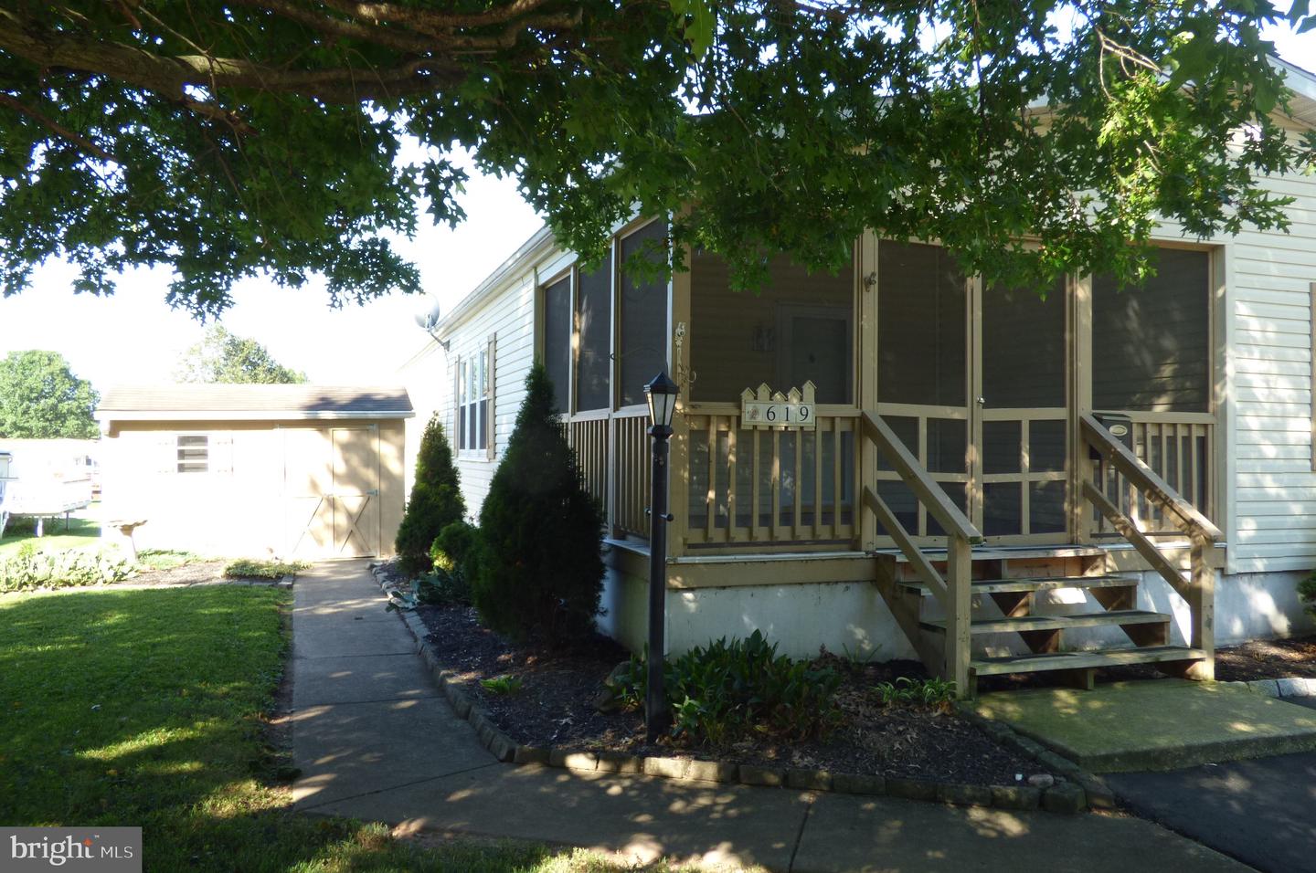 619 Mimosa St Property Photo 3