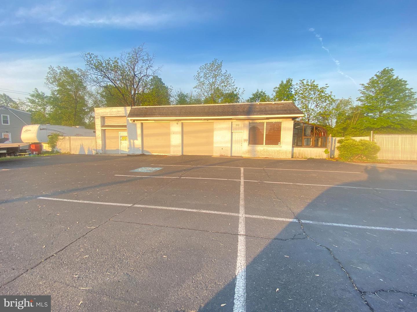331 W County Line Rd Property Photo 1