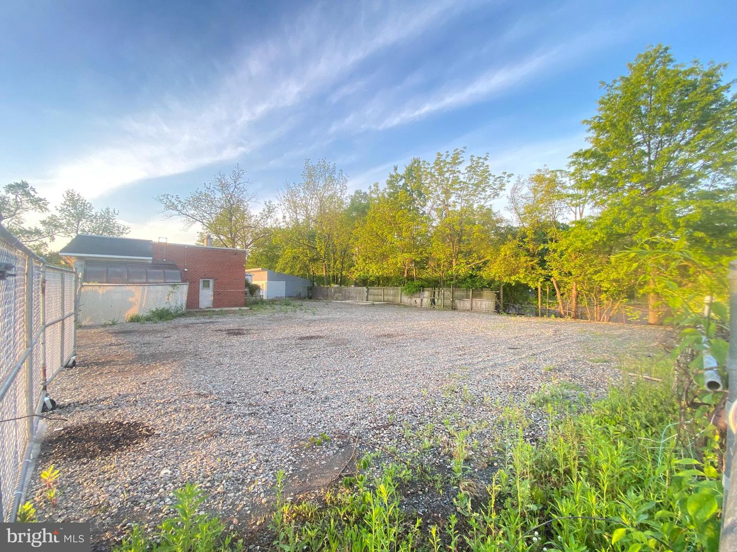 331 W County Line Rd Property Photo 2