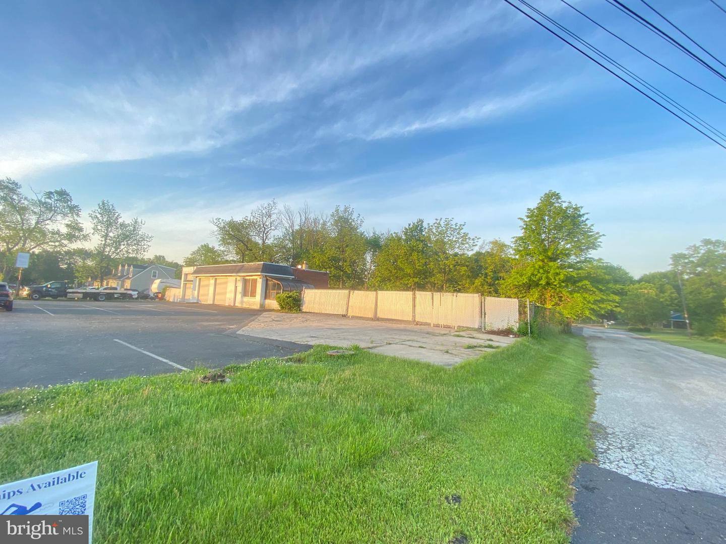 331 W County Line Rd Property Photo 4