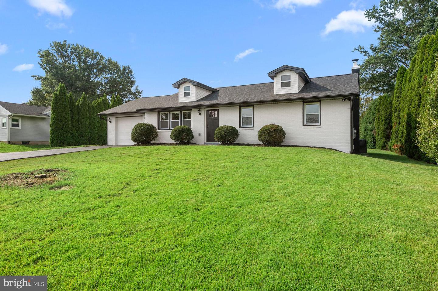 14 Cowpath Rd Property Photo 1