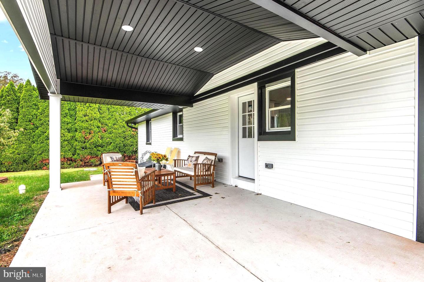14 Cowpath Rd Property Photo 4