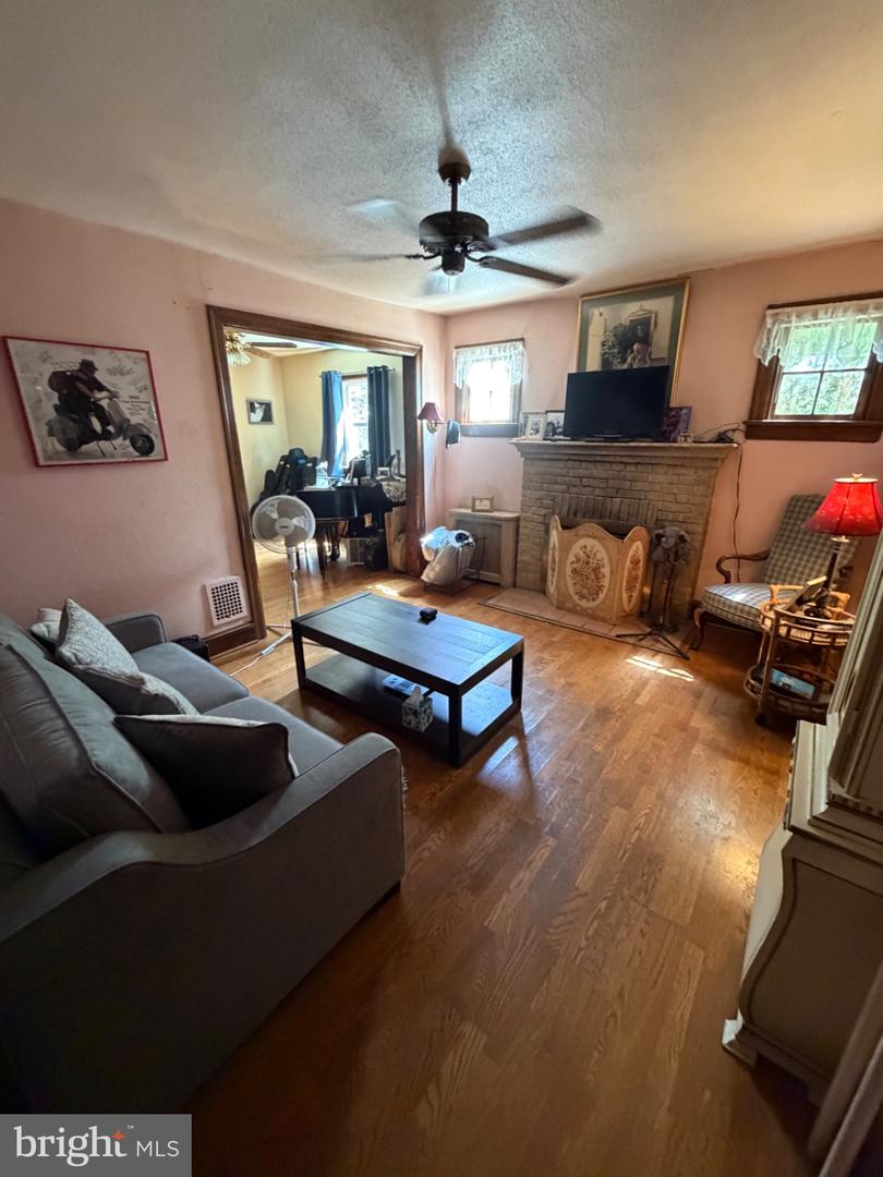 2149 Maplewood Ave Property Photo 7