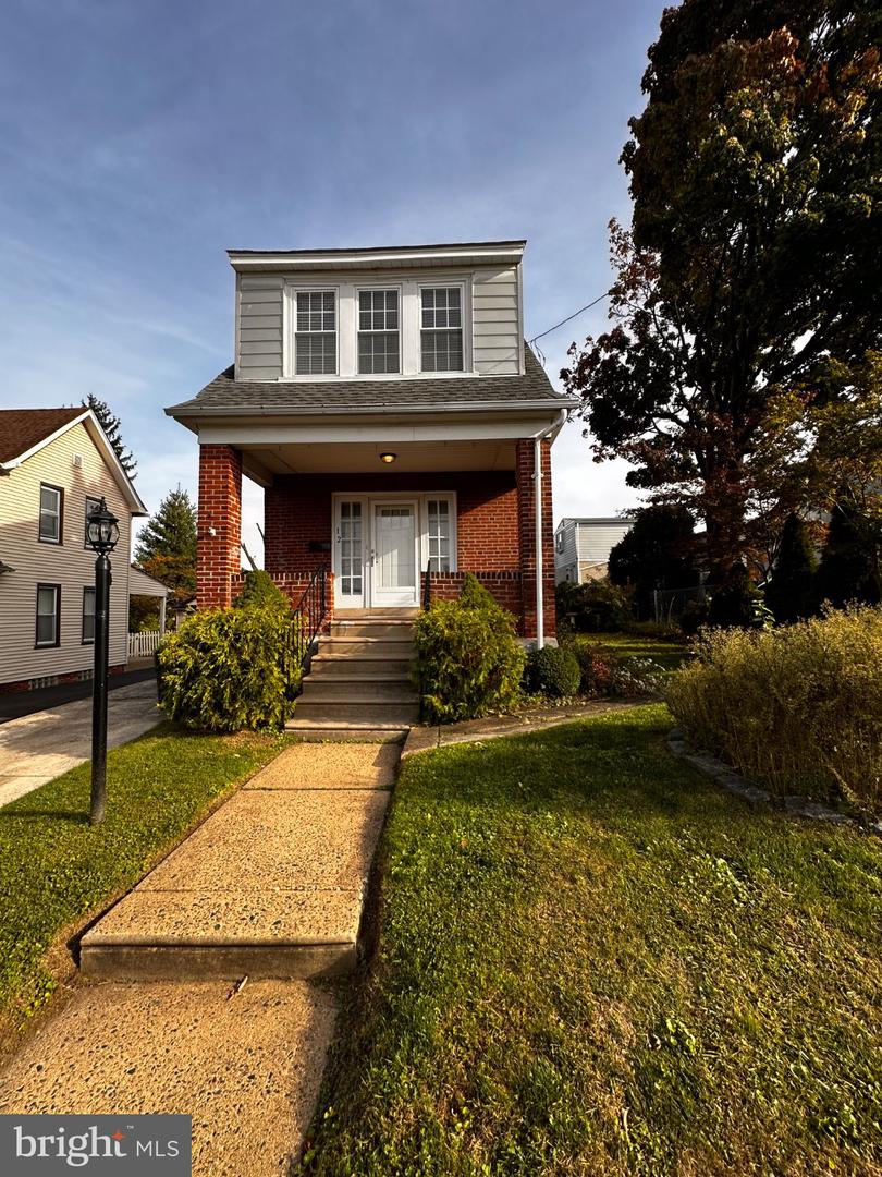 12 Elm Ave Property Photo 1