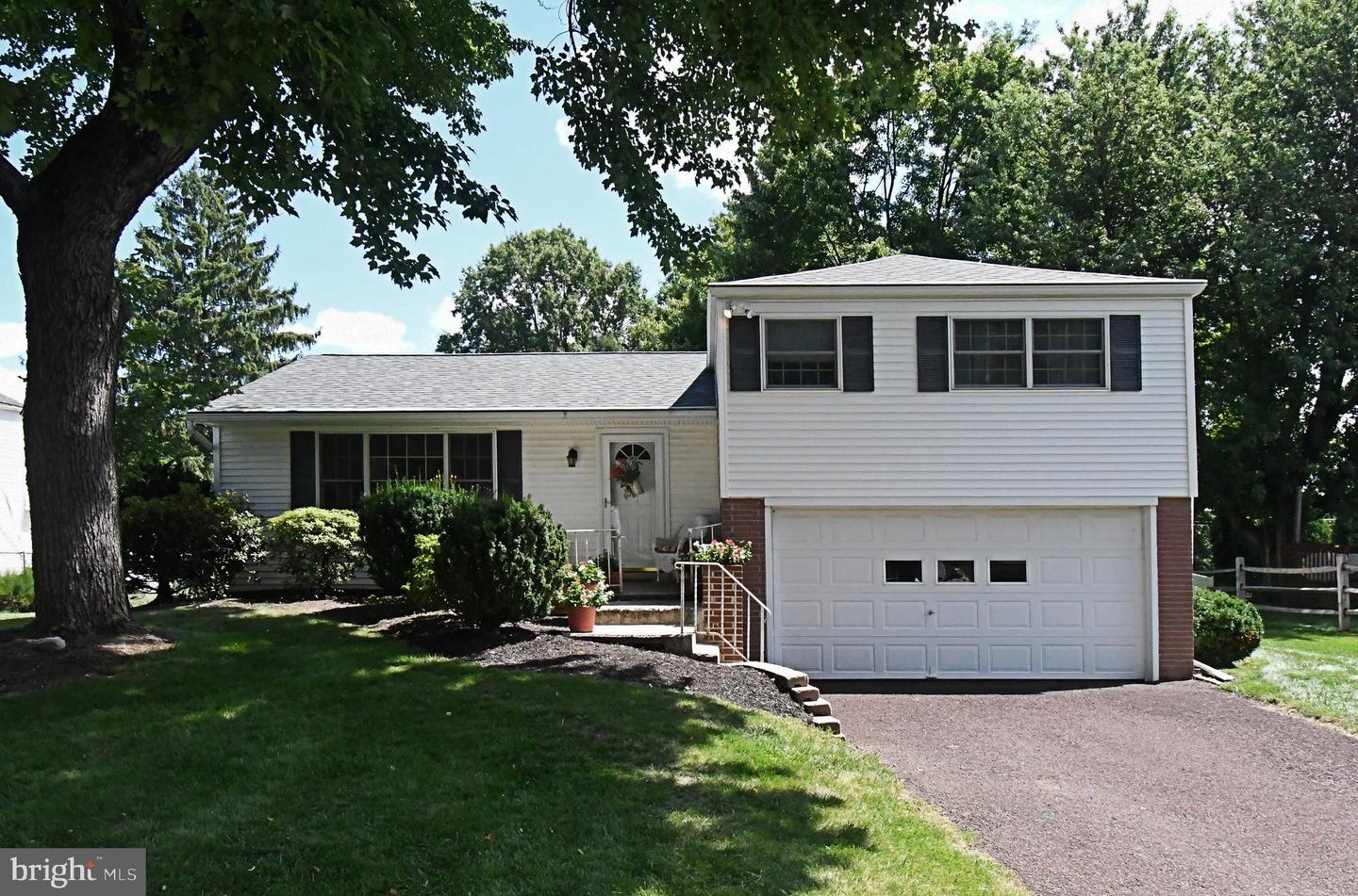 209 Becker Rd Property Photo 1