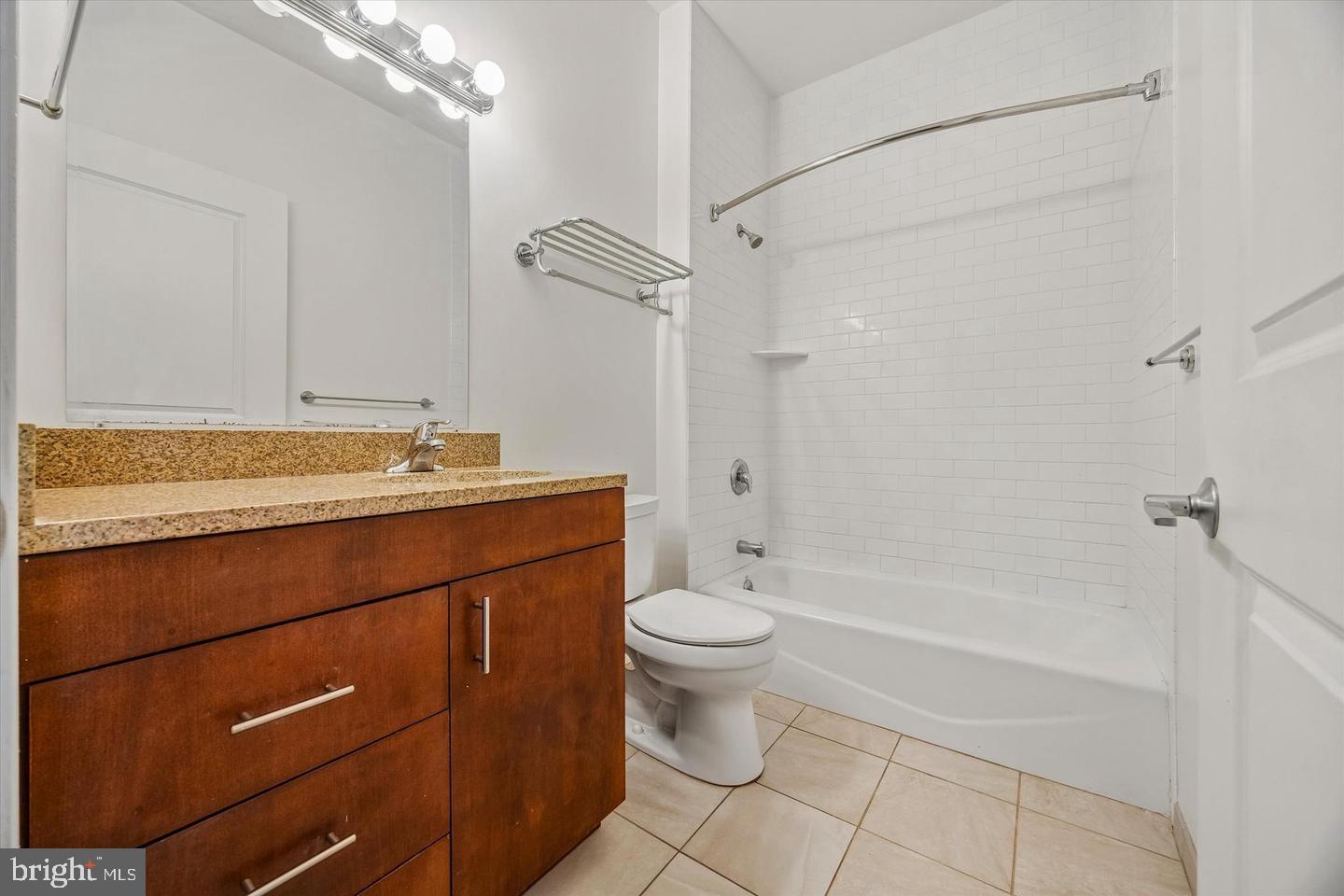 1015-1021 W Lancaster Ave #211 Property Photo 9