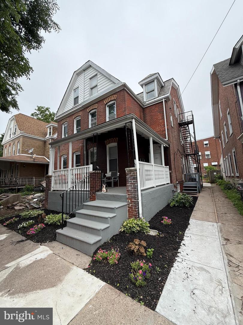 1105 W Airy St Property Photo 1