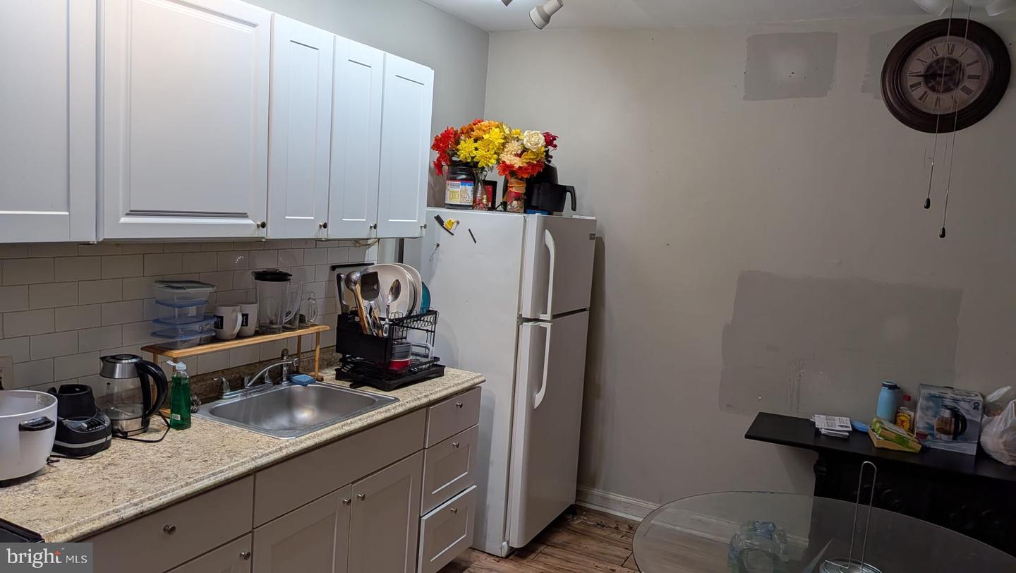 1105 W Airy St Property Photo 2
