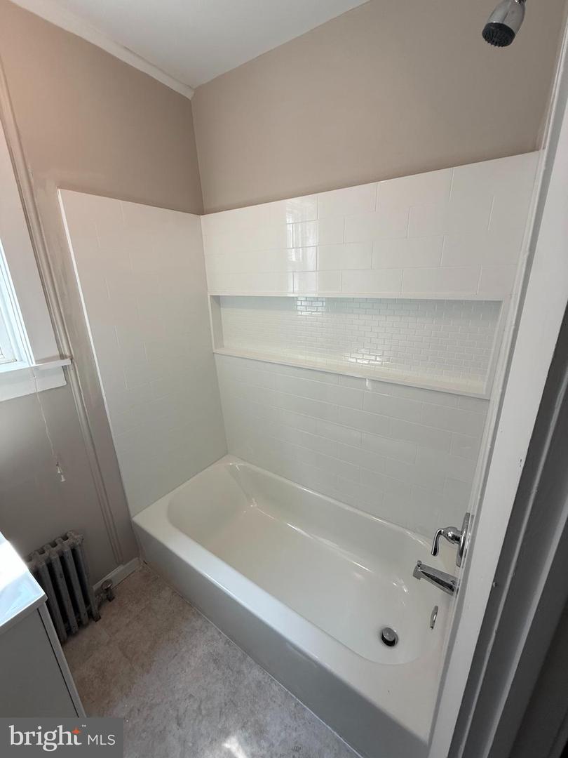 1105 W Airy St Property Photo 8