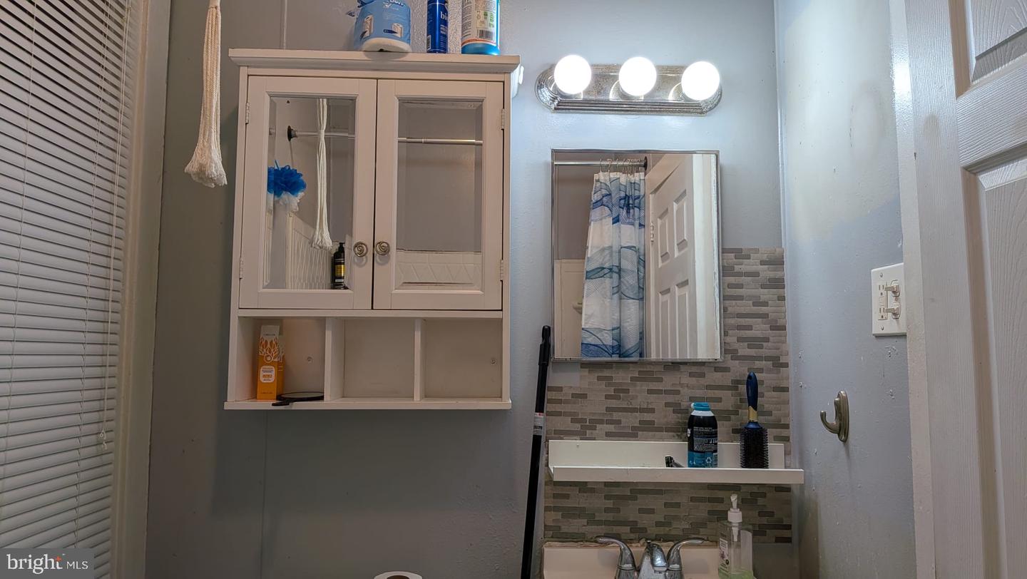 1105 W Airy St Property Photo 10