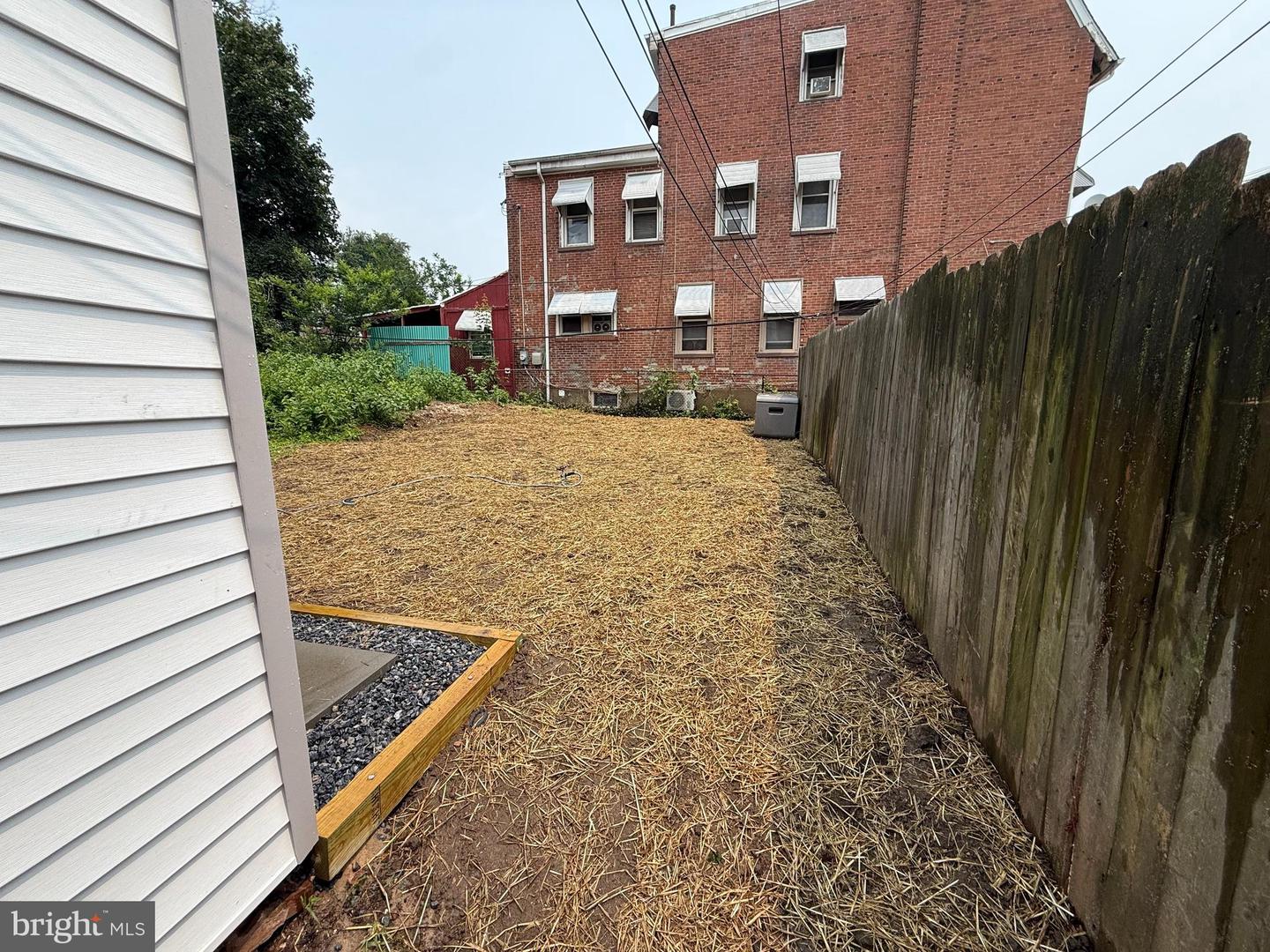 1105 W Airy St Property Photo 11