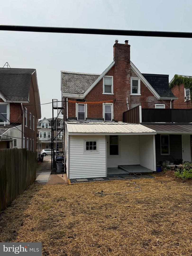 1105 W Airy St Property Photo 12