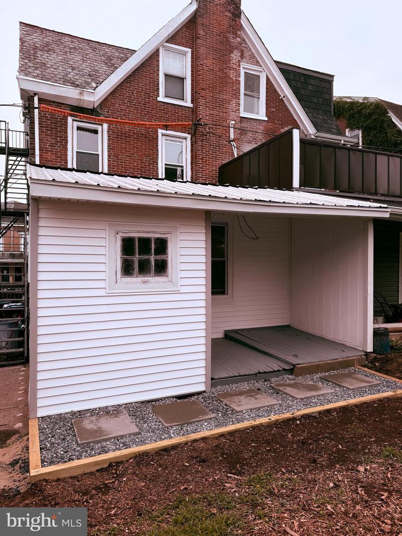 1105 W Airy St Property Photo 13