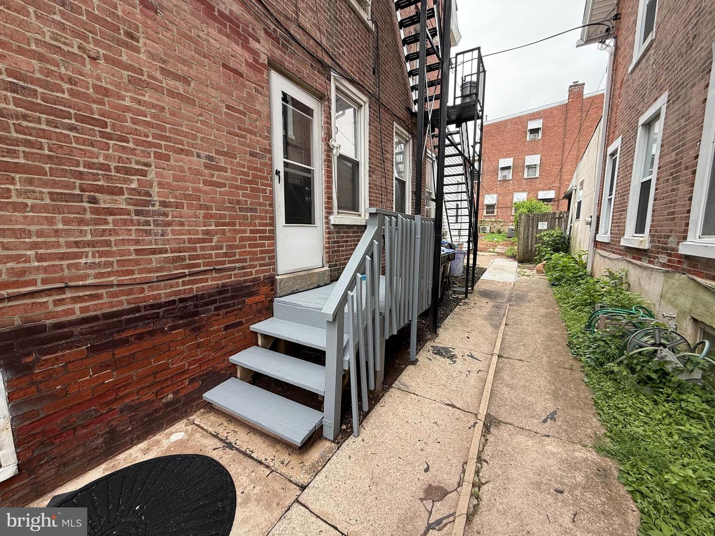 1105 W Airy St Property Photo 14