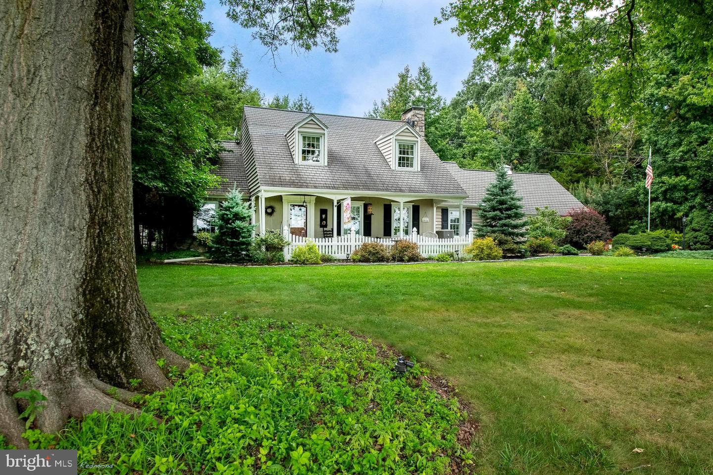 273 Old State Rd Property Photo 1