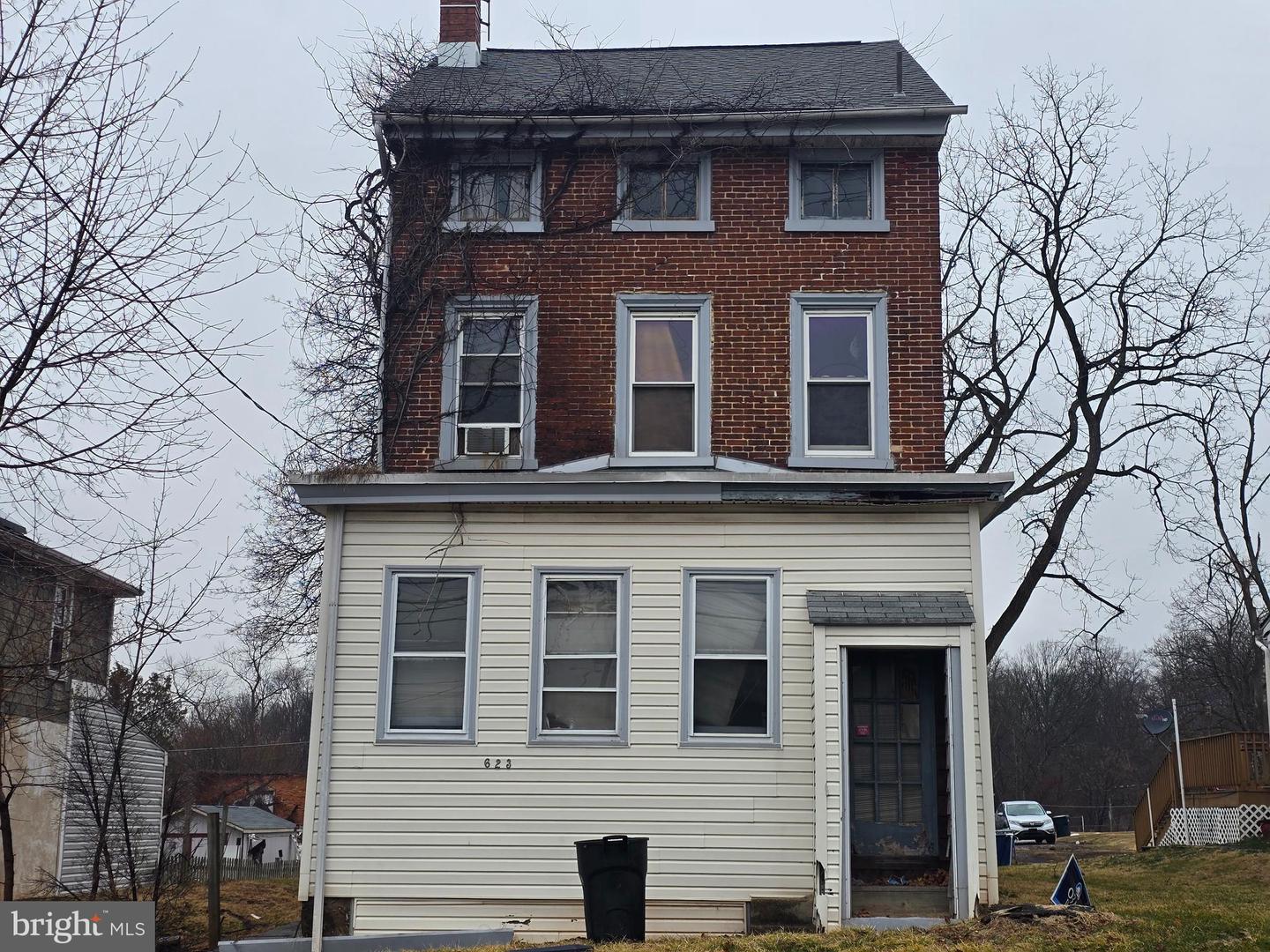 623 Bridge St Property Photo 1