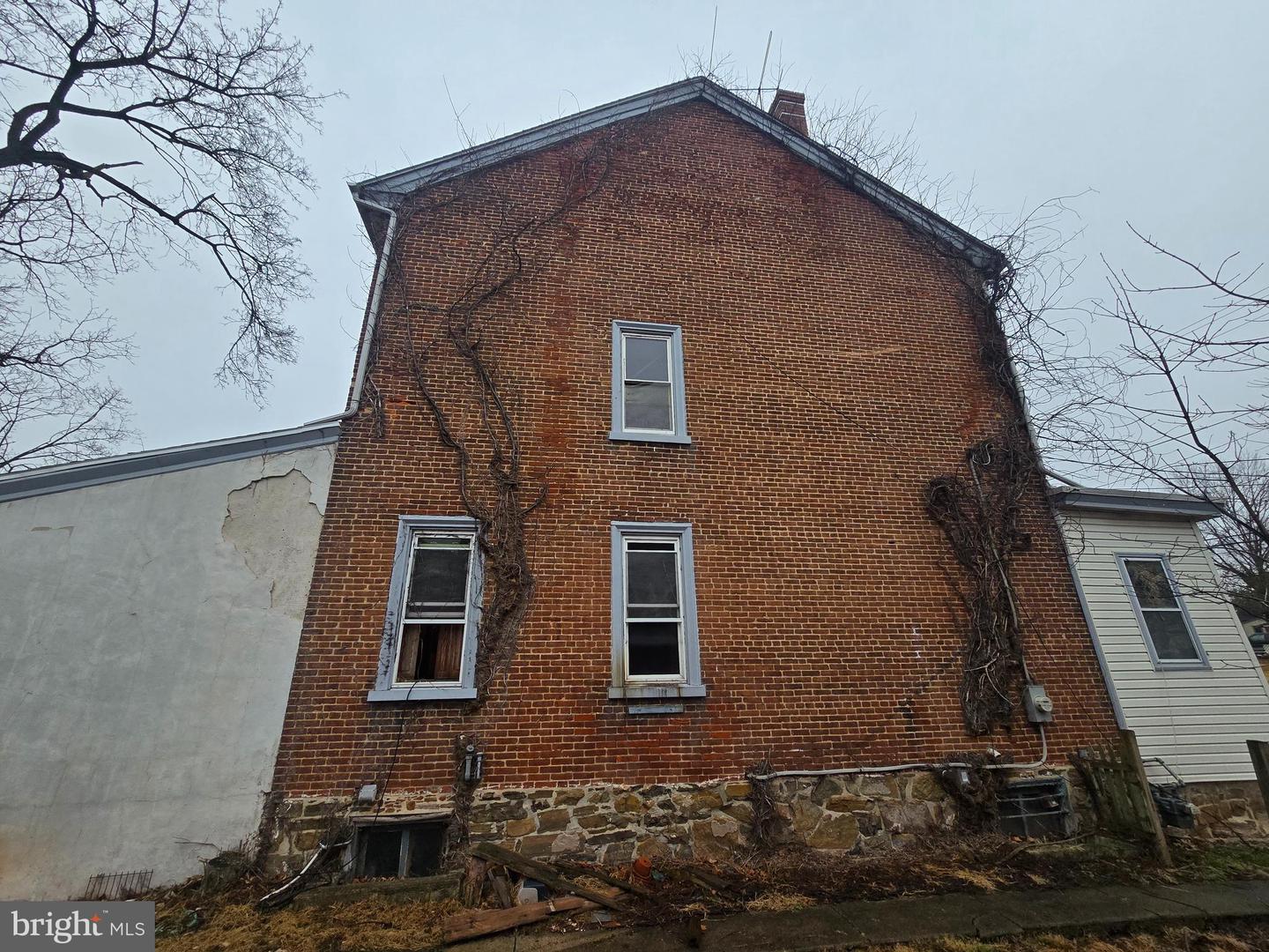 623 Bridge St Property Photo 7