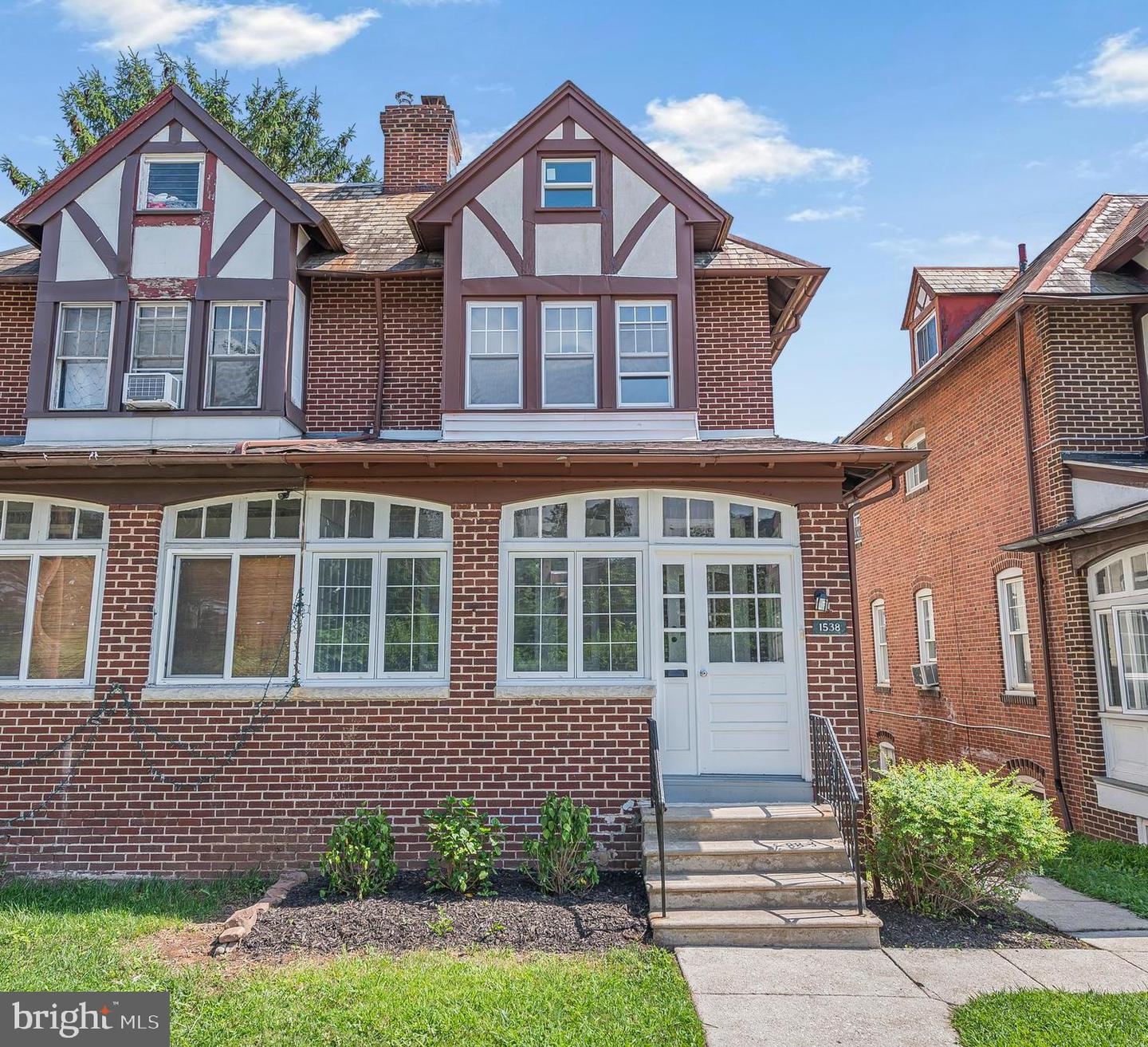 1538 POWELL ST Property Photo 1