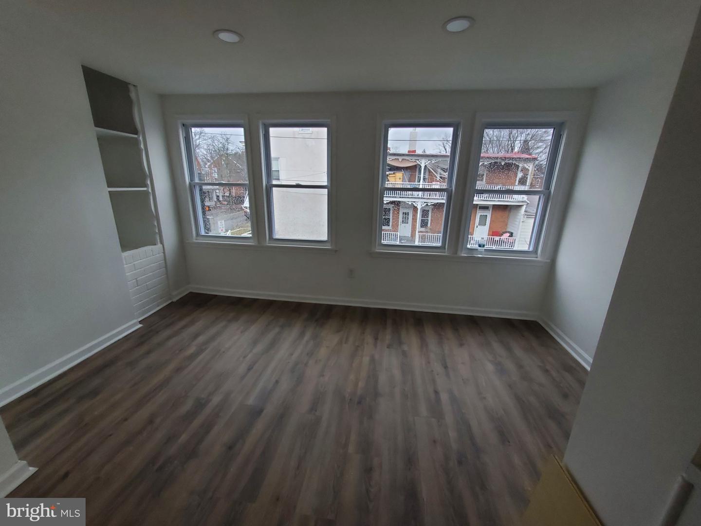 404 N Charlotte St Property Photo 2