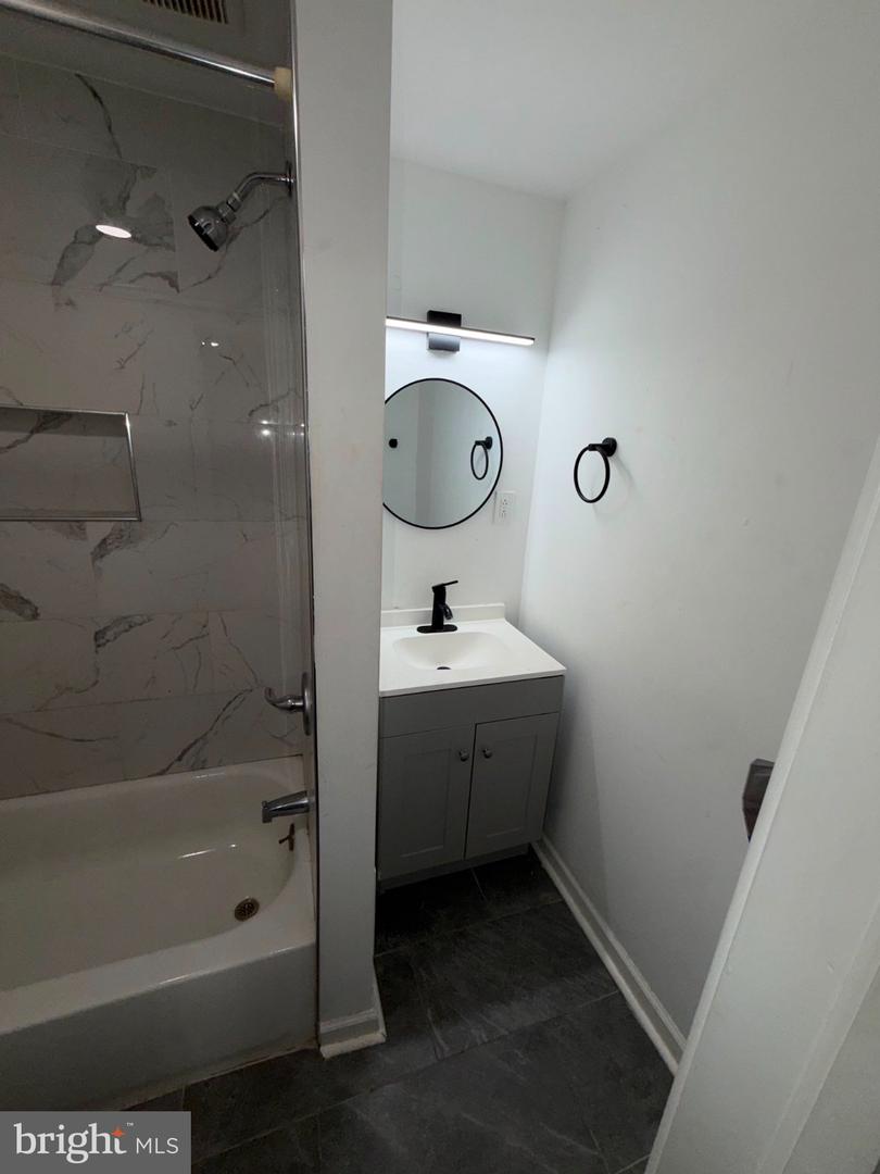 404 N Charlotte St Property Photo 6