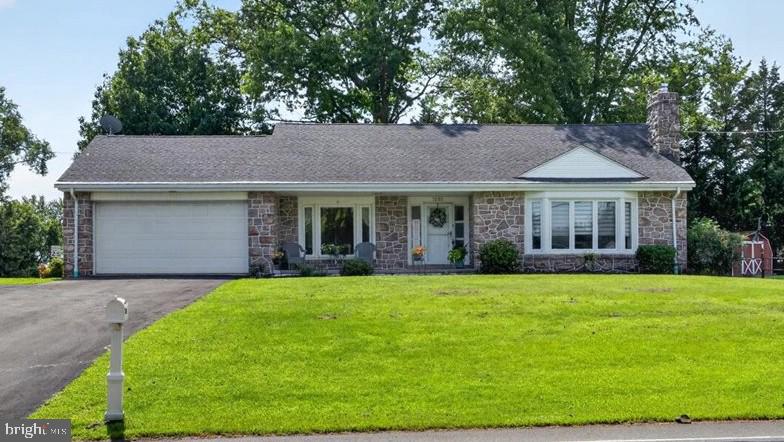 1532 Swamp Pike Property Photo 1