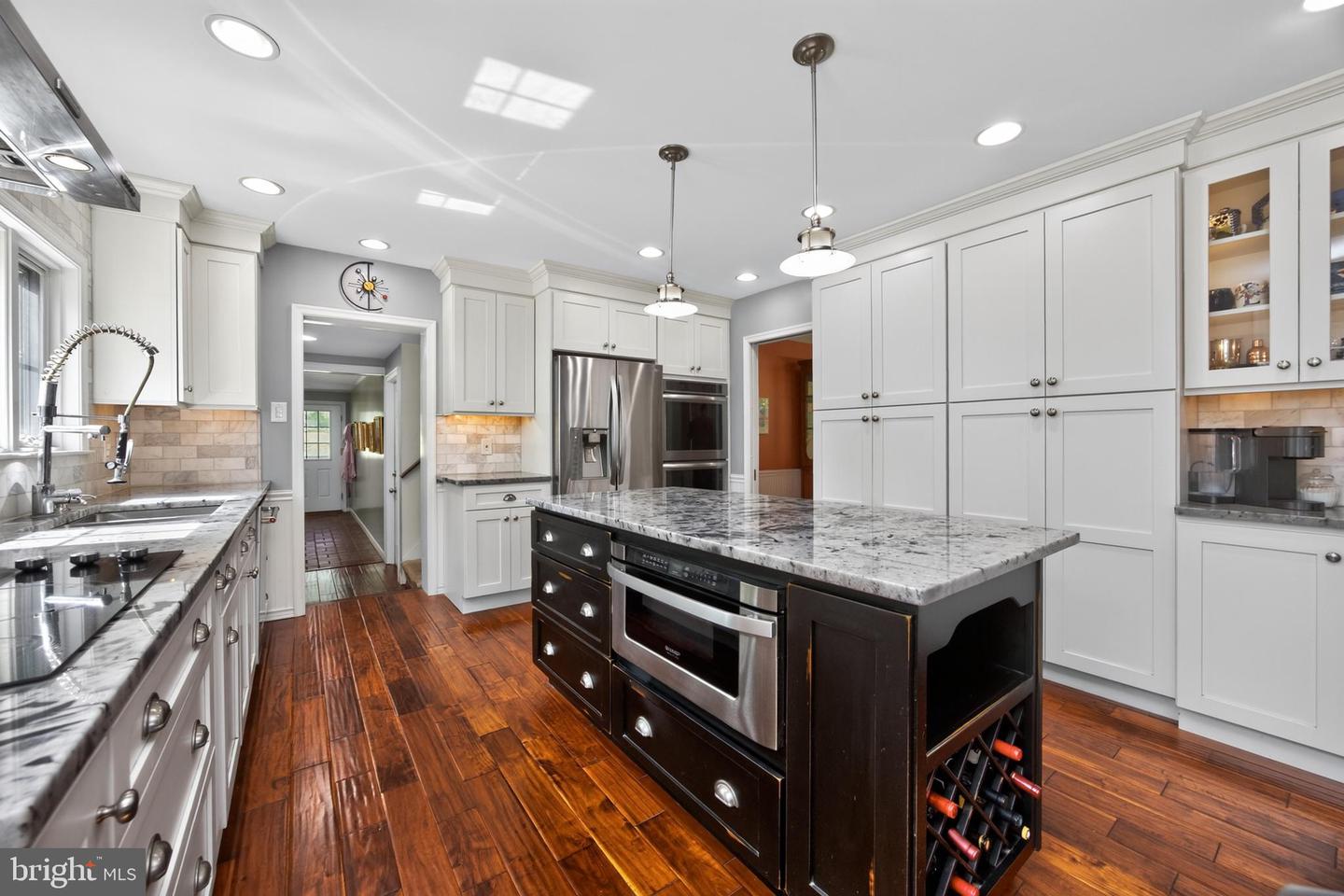 1804 Green Briar Dr Property Photo 17