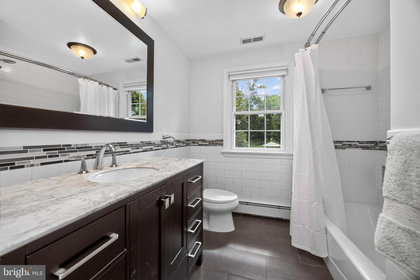 1804 Green Briar Dr Property Photo 31
