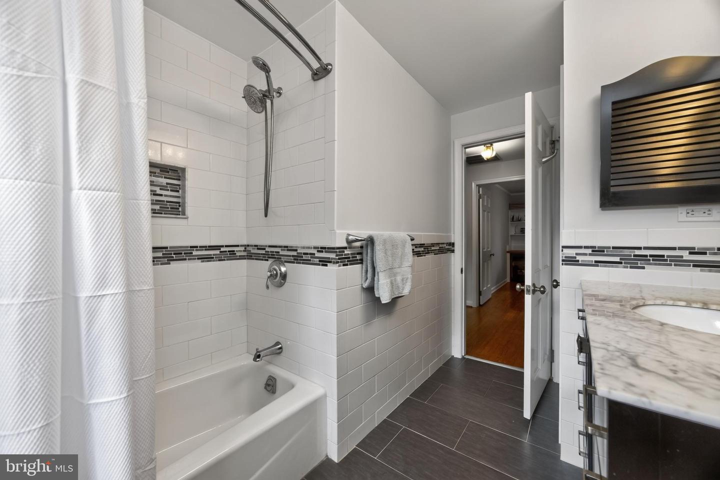 1804 Green Briar Dr Property Photo 32