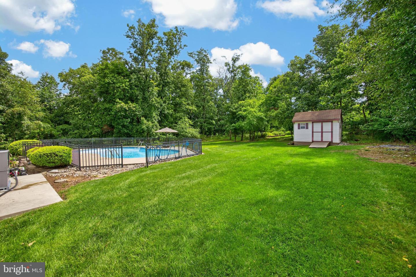 1804 Green Briar Dr Property Photo 48