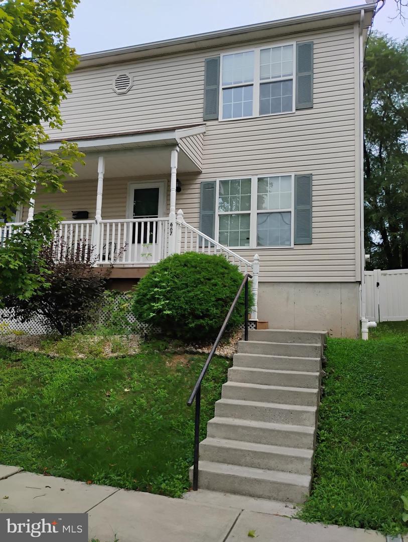 667 Walnut St Property Photo 1
