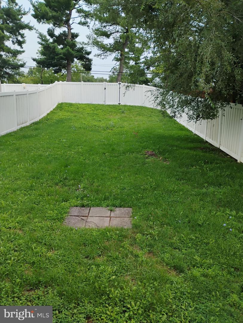 667 Walnut St Property Photo 3