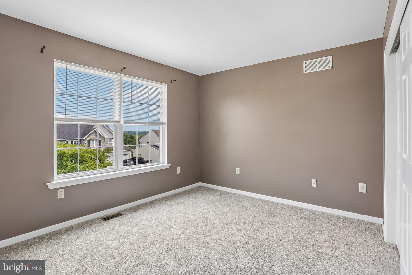 1289 Meadowview Dr Property Photo 23