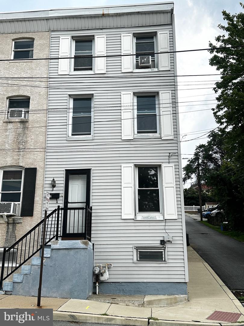 212 William St Property Photo 1