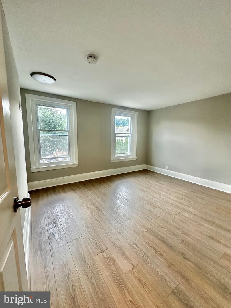 212 William St Property Photo 15