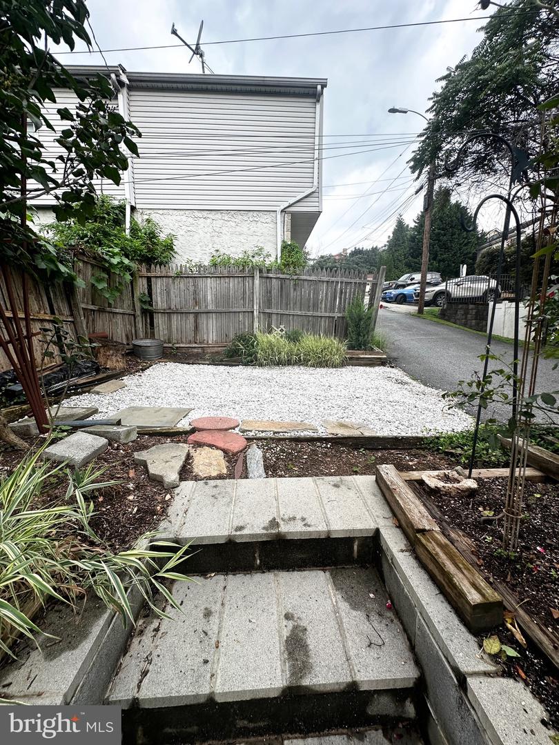 212 William St Property Photo 18