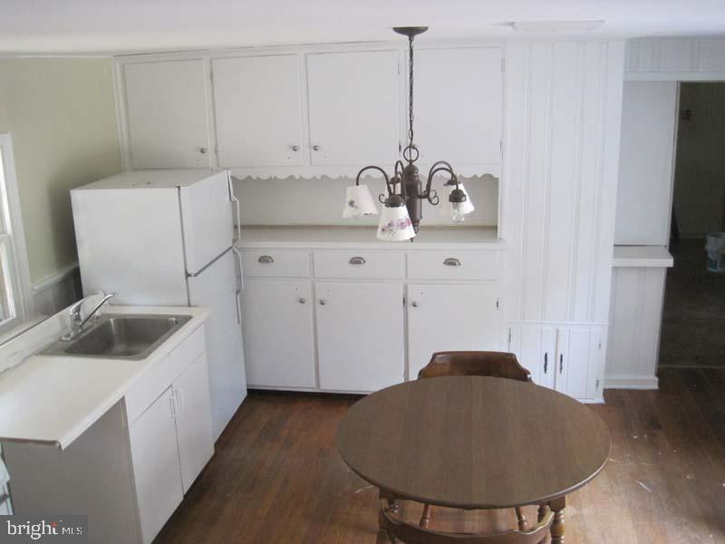 2215 Bustard Rd Property Photo 2
