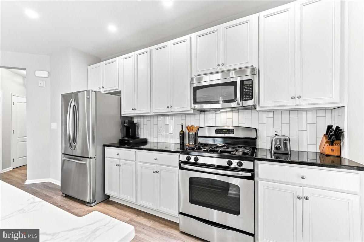 350 W Elm St #3206 Property Photo 15