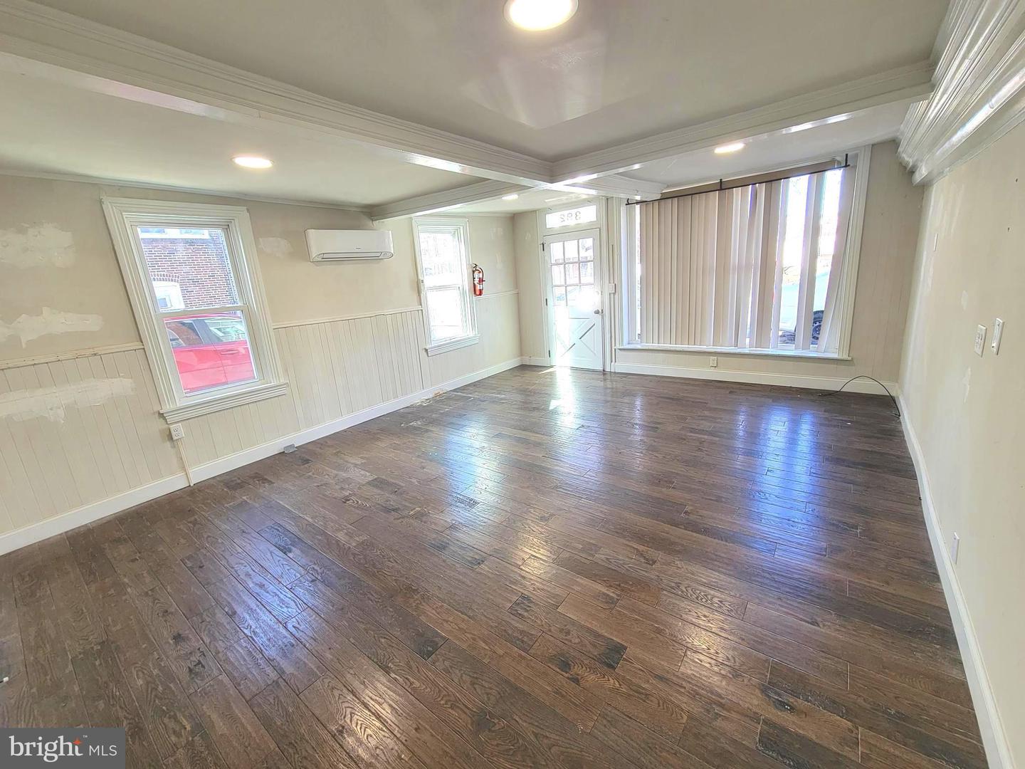 392 N Charlotte St Property Photo 1