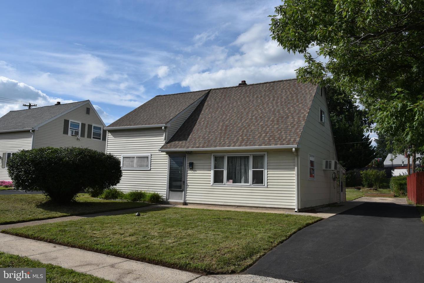 391 W King St Property Photo 1