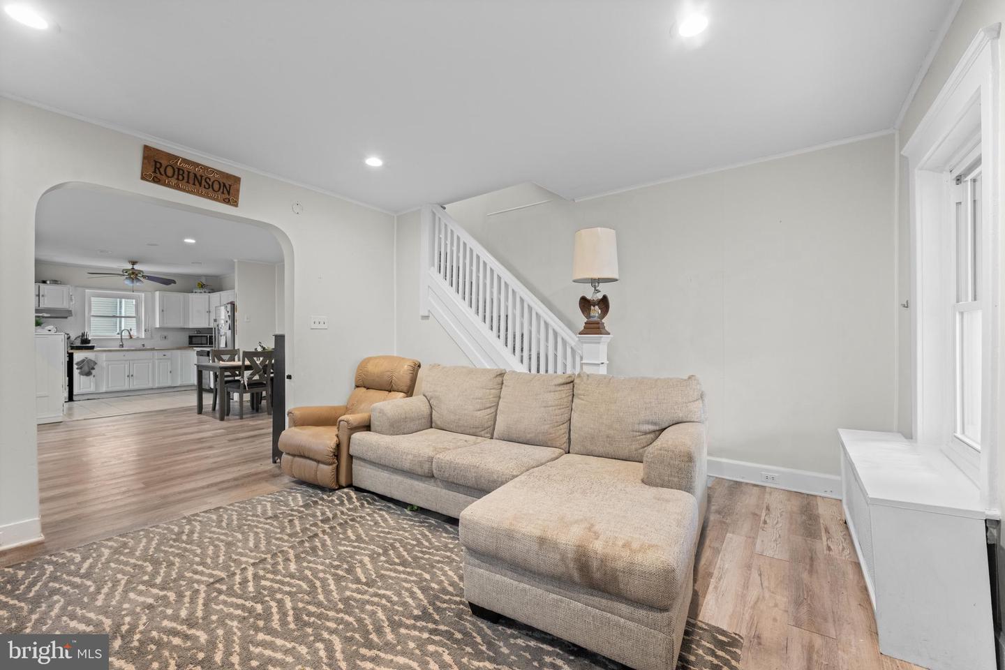 1009 Queen St Property Photo 1